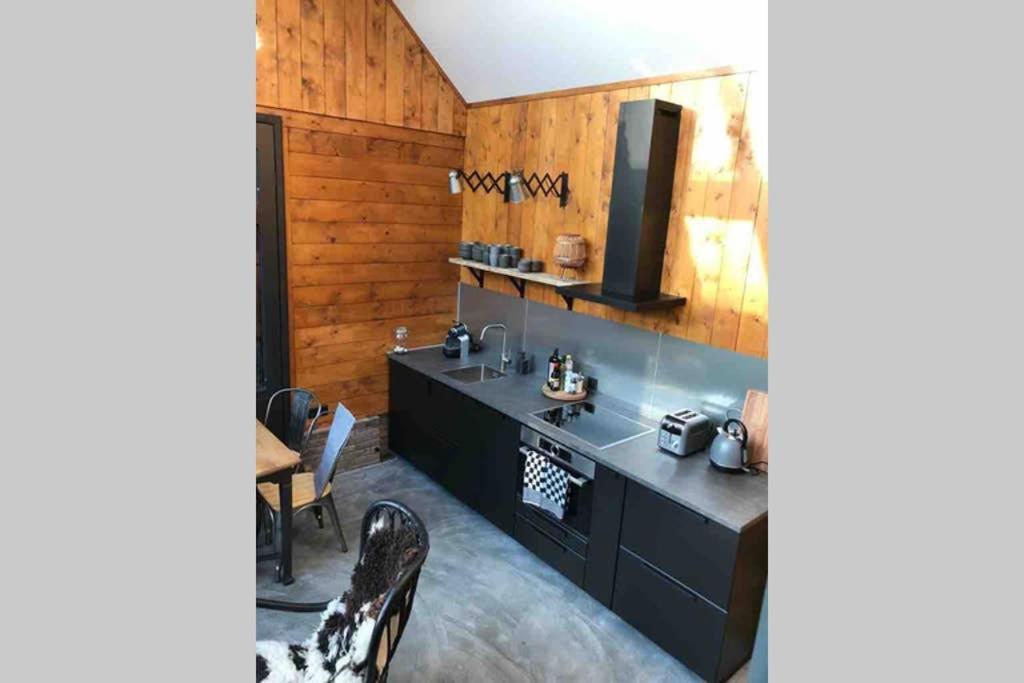 Uniek Houten Huis Nabij Bos En Plassen Hollandsche Rading Εξωτερικό φωτογραφία