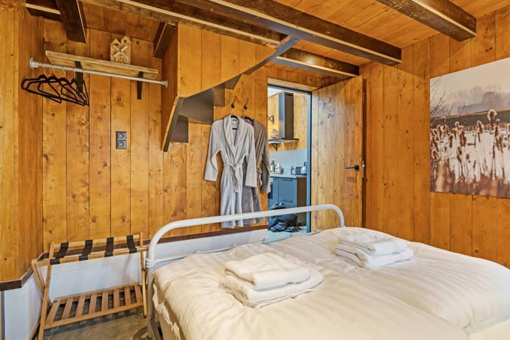 Uniek Houten Huis Nabij Bos En Plassen Hollandsche Rading Εξωτερικό φωτογραφία
